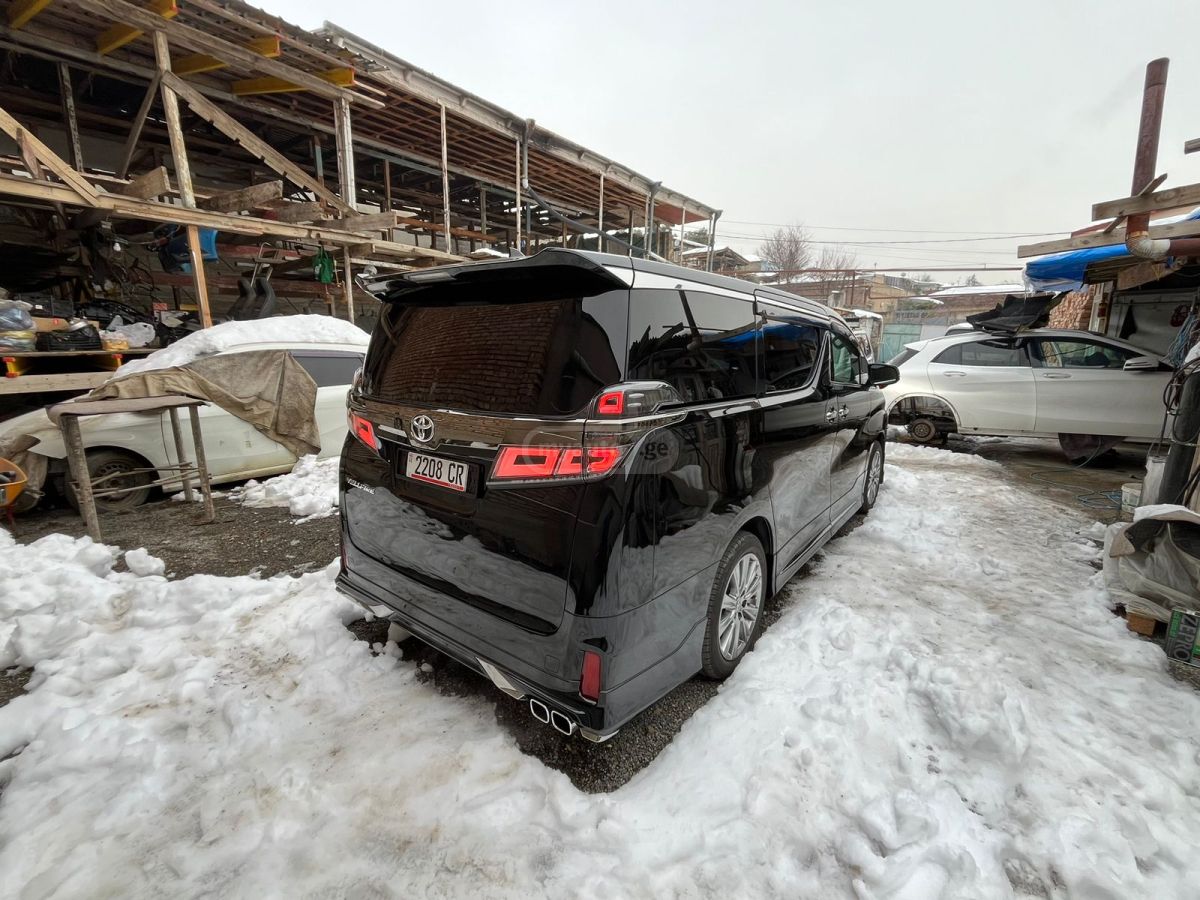 Toyota Vellfire 2022 — photo 2