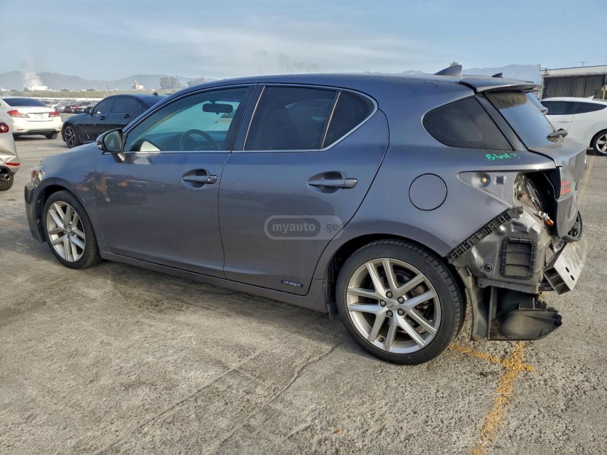 Lexus CT 200 h 2015 — photo 2