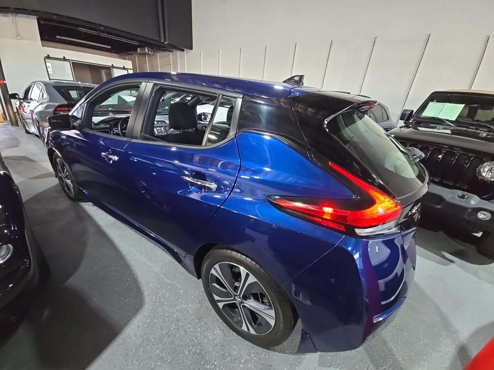 Nissan Leaf 2022 — photo 2