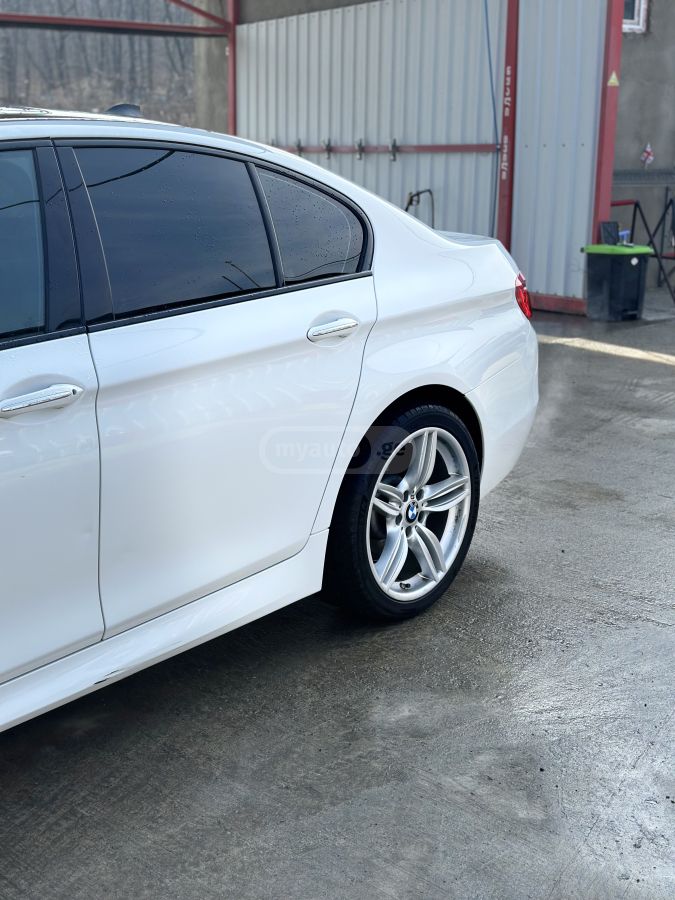 BMW 550 2011 — photo 2