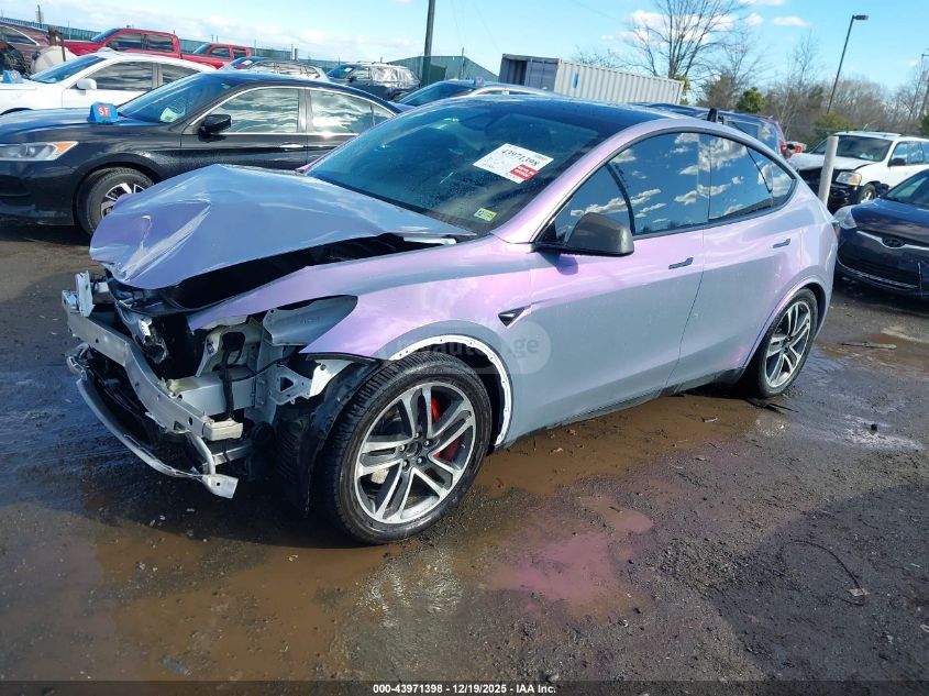 Tesla Model Y 2023 — photo 2