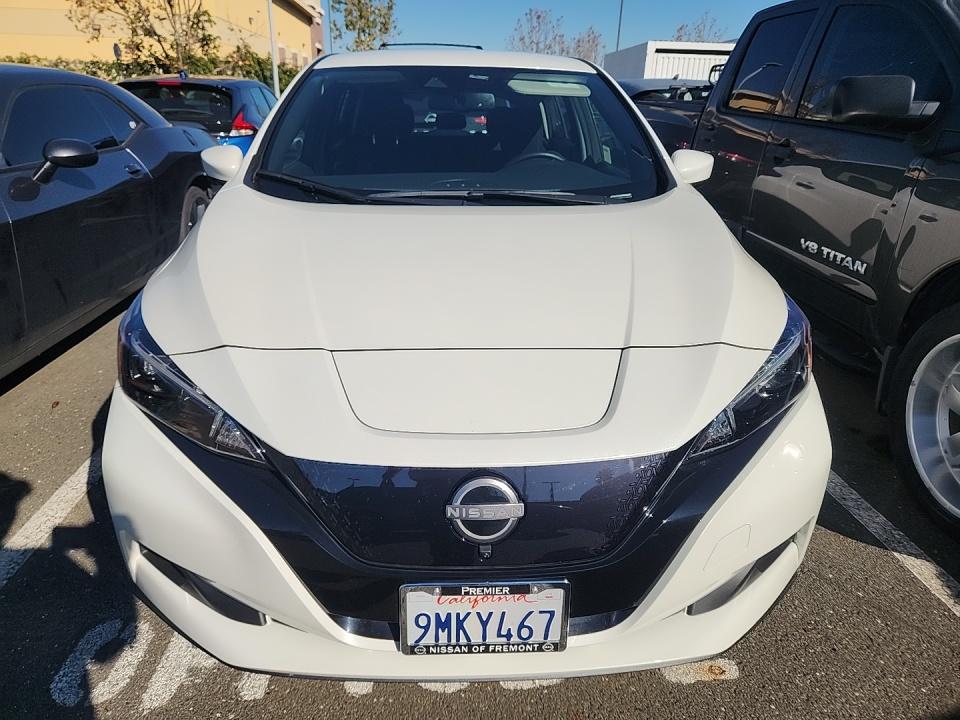 Nissan Leaf 2023 — photo 2