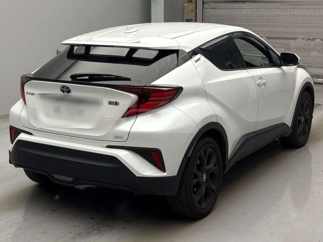 Toyota C-HR 2022 — photo 2