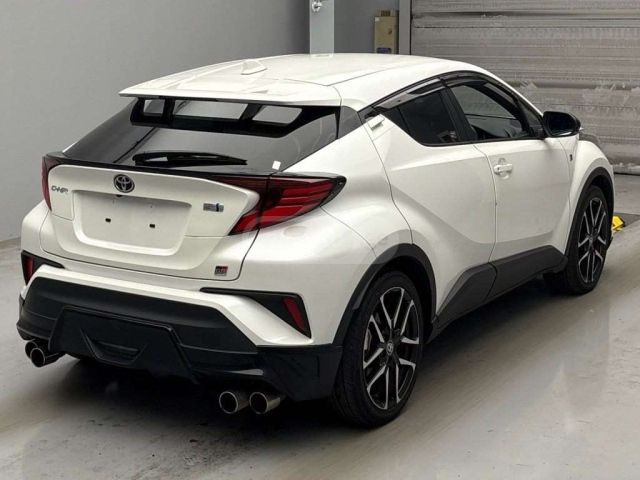 Toyota C-HR 2021 — photo 2