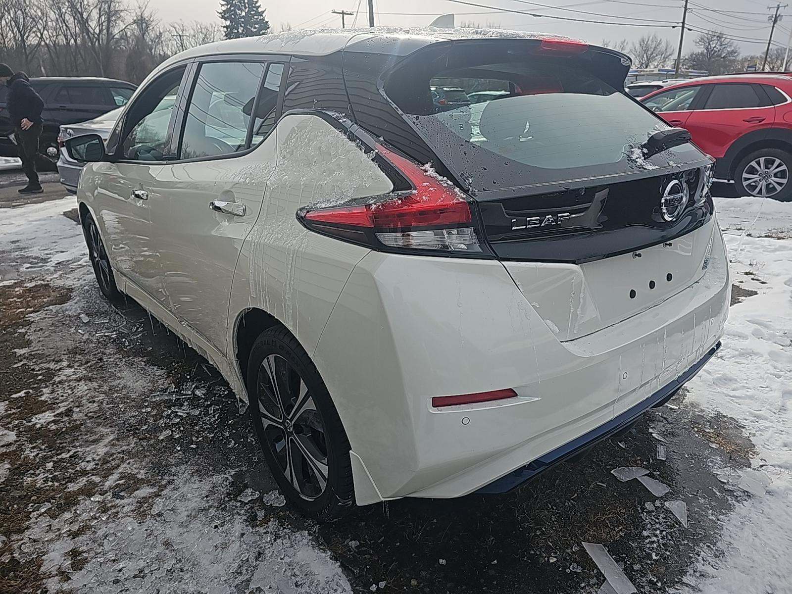 Nissan Leaf 2022 — photo 2