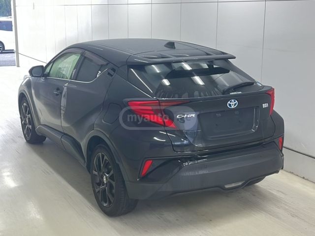 Toyota C-HR 2021 — photo 2
