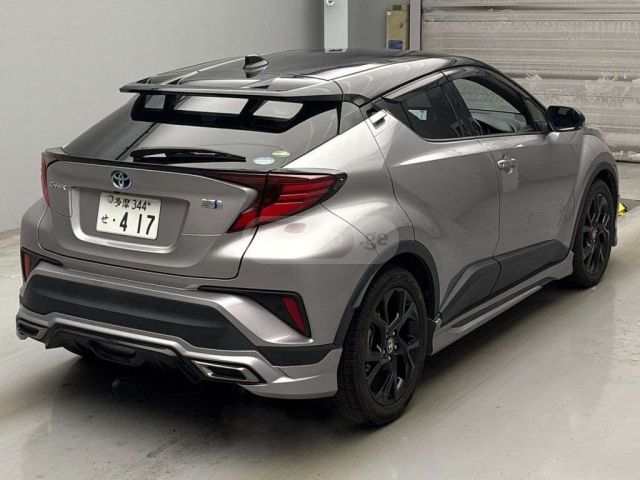 Toyota C-HR 2021 — photo 2