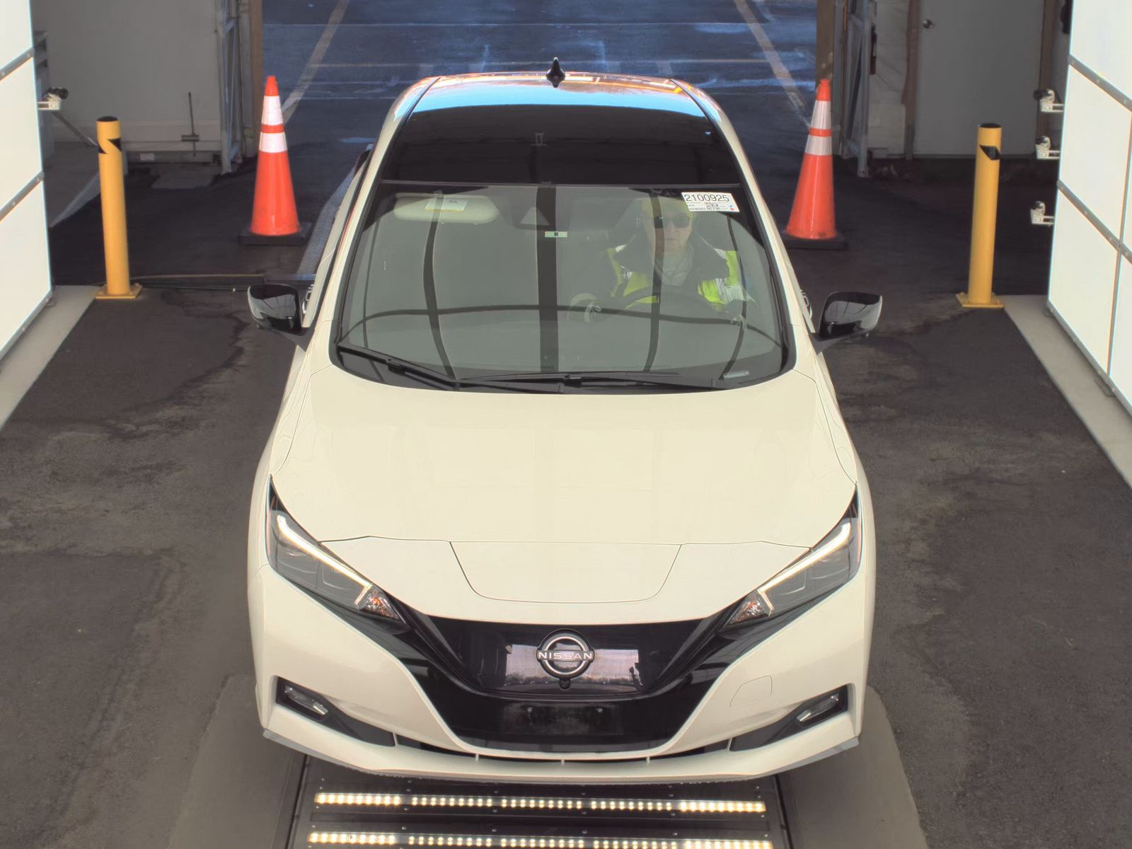 Nissan Leaf 2024 — photo 2