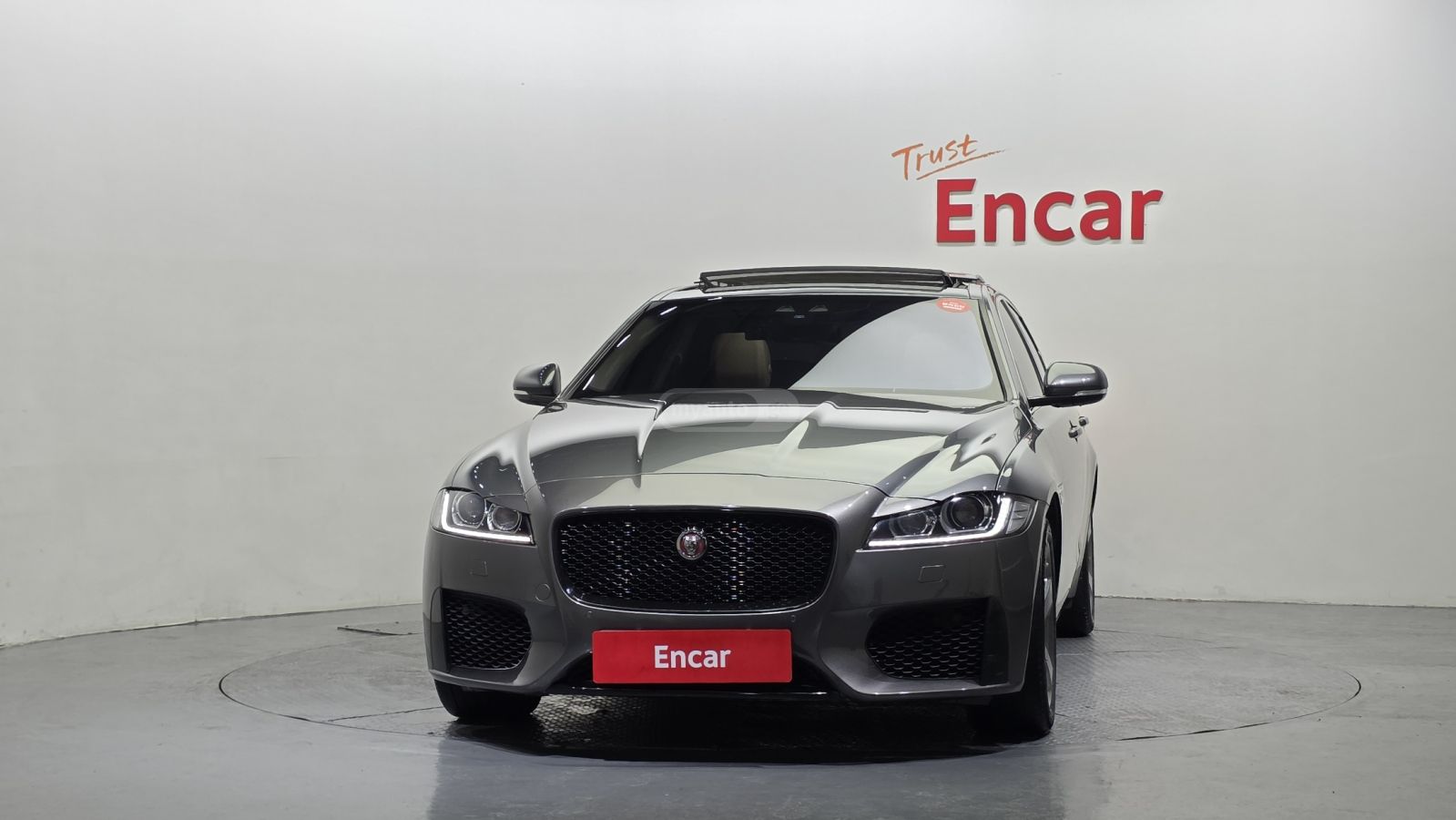 Jaguar XF 2018 — photo 2