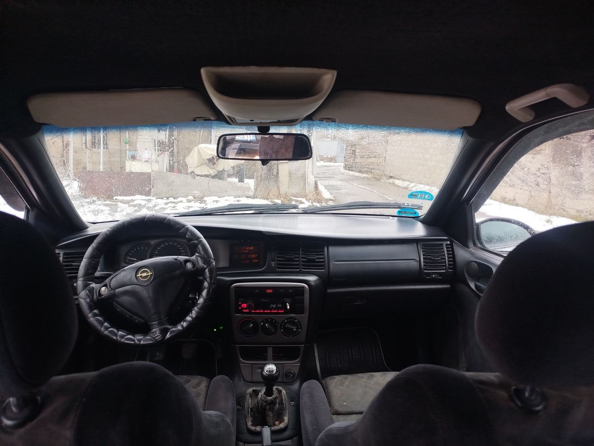 Opel Vectra 1999 — photo 2