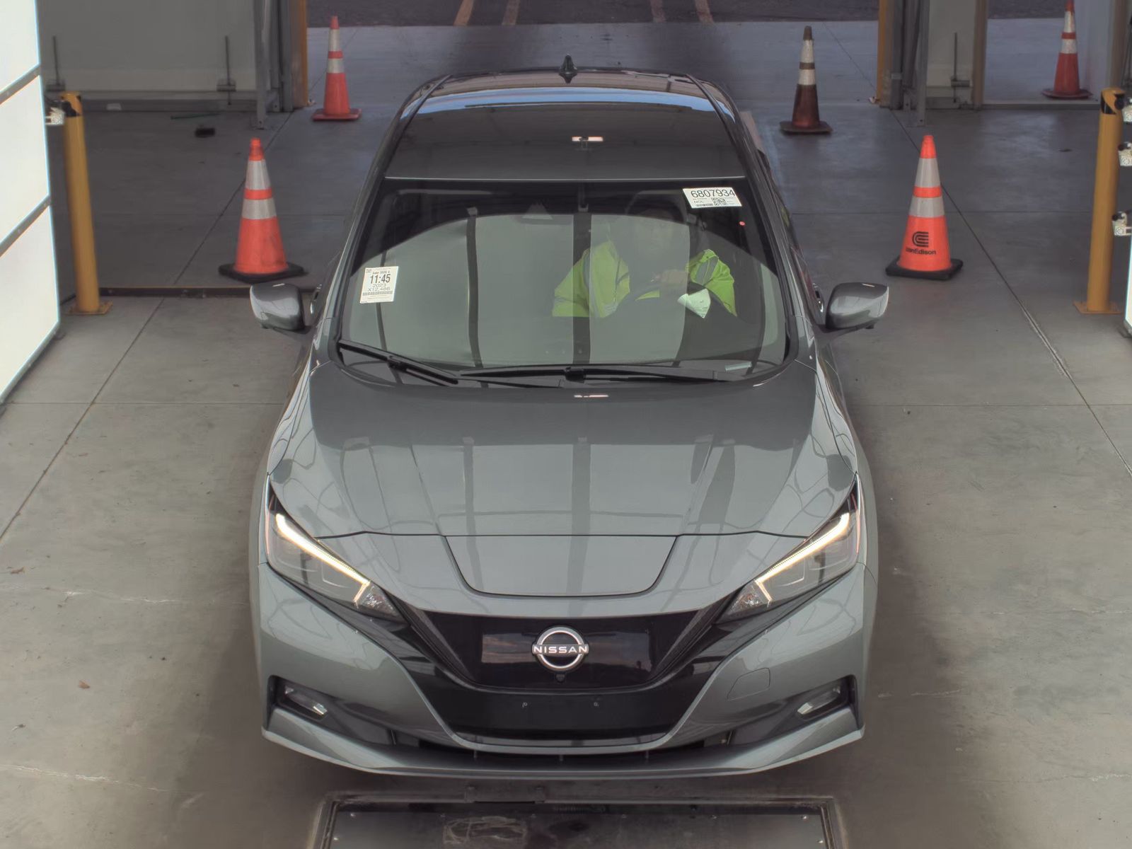 Nissan Leaf 2023 — photo 2