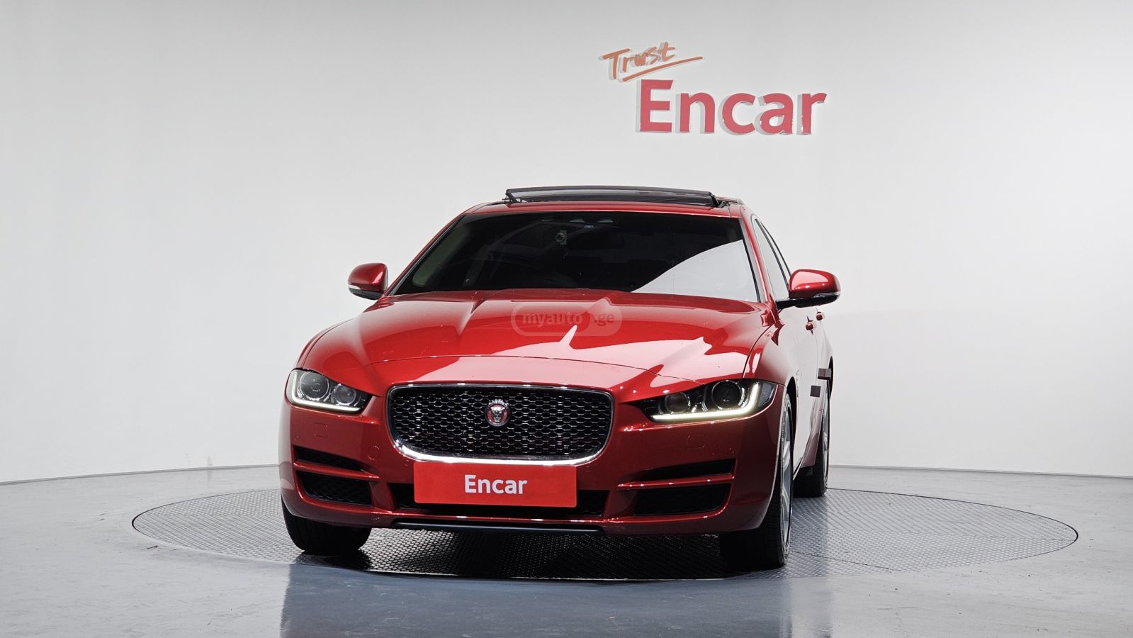 Jaguar XE 2017 — photo 2
