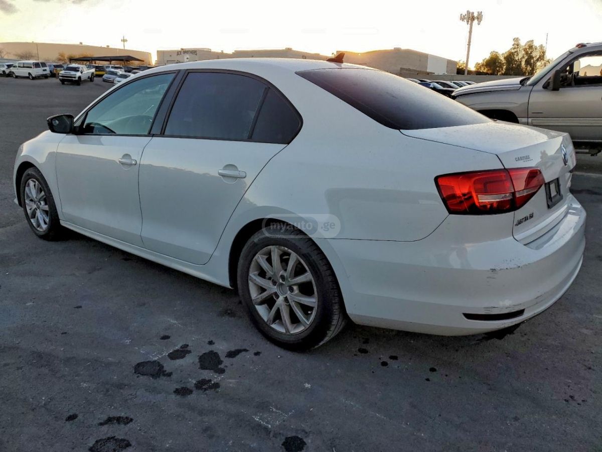 Volkswagen Jetta 2015 — photo 2