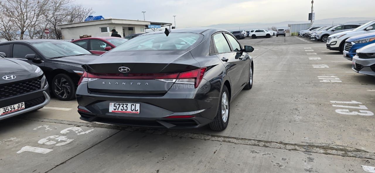 Hyundai Elantra 2022 — photo 2