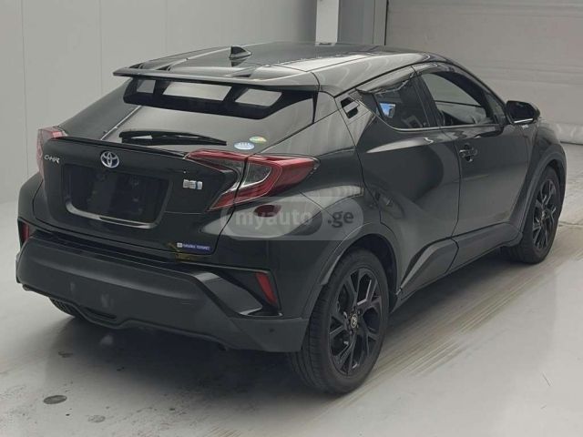 Toyota C-HR 2019 — photo 2
