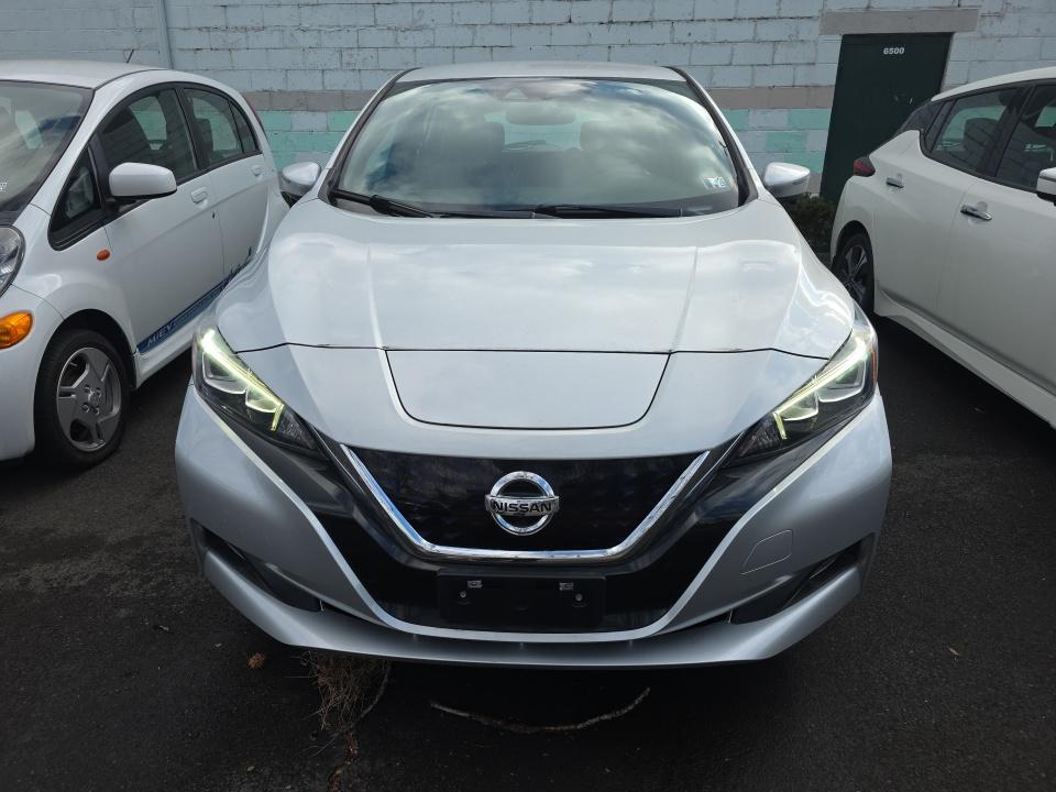 Nissan Leaf 2018 — photo 2
