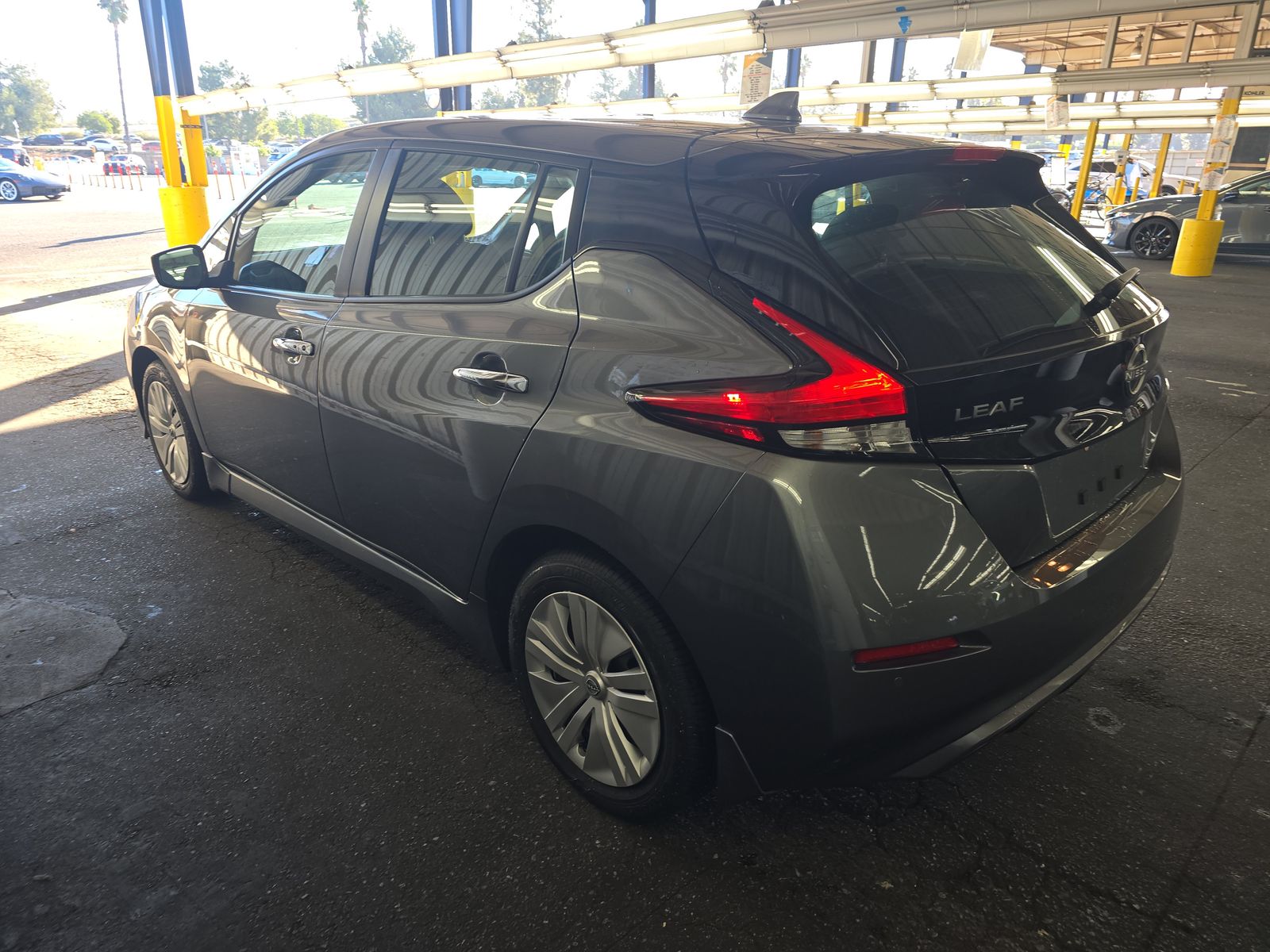Nissan Leaf 2023 — photo 2