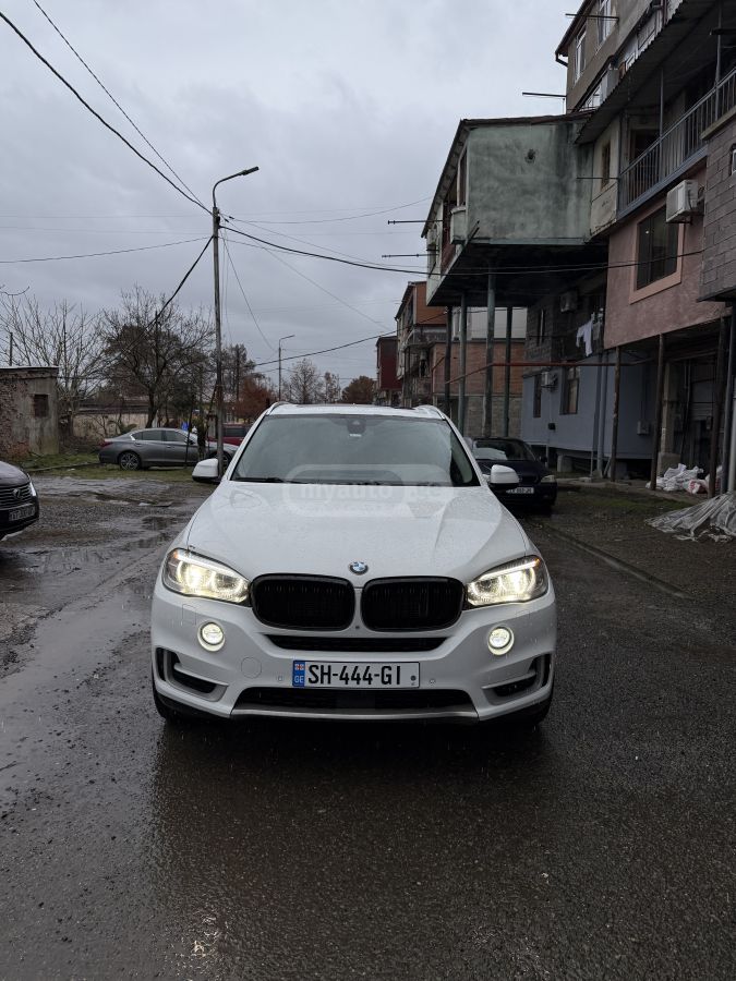 BMW X5 2015 — photo 2