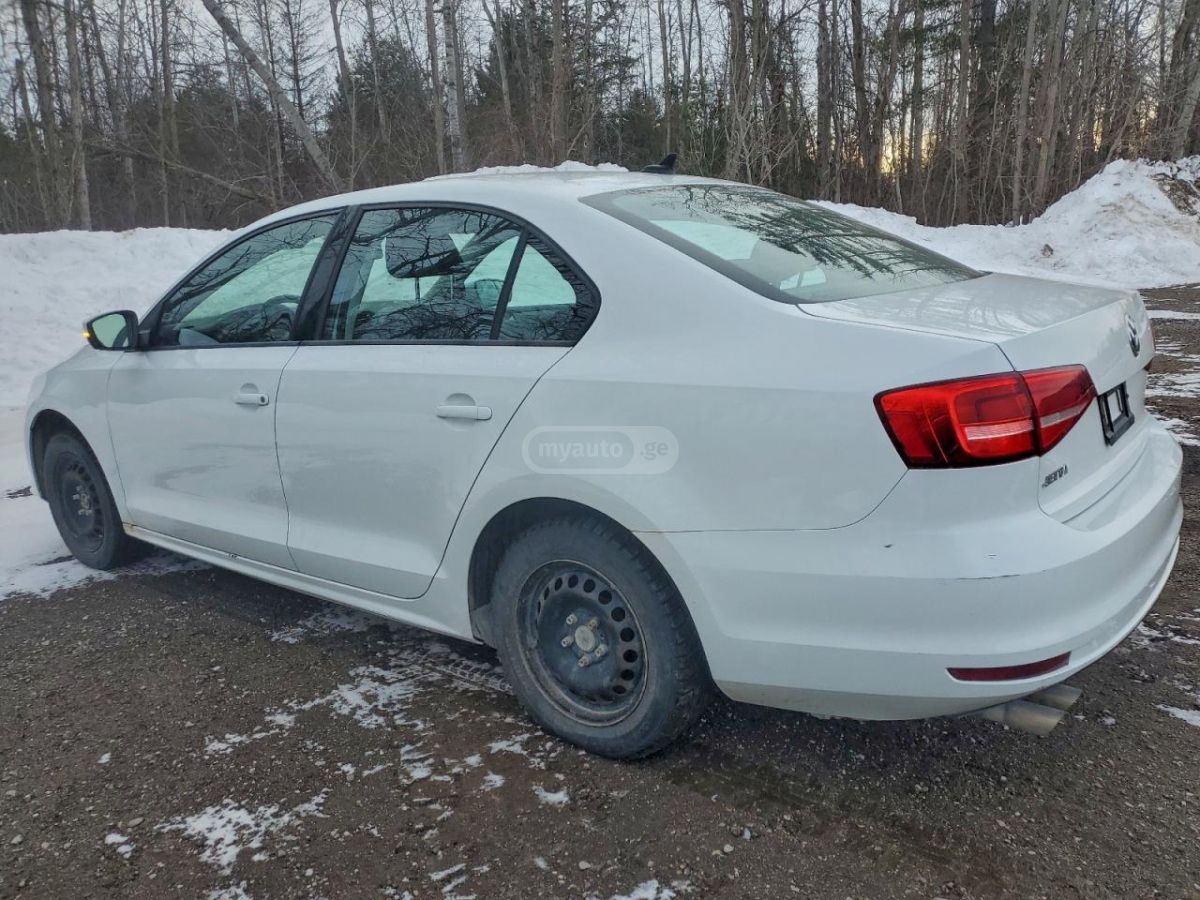 Volkswagen Jetta 2015 — photo 2
