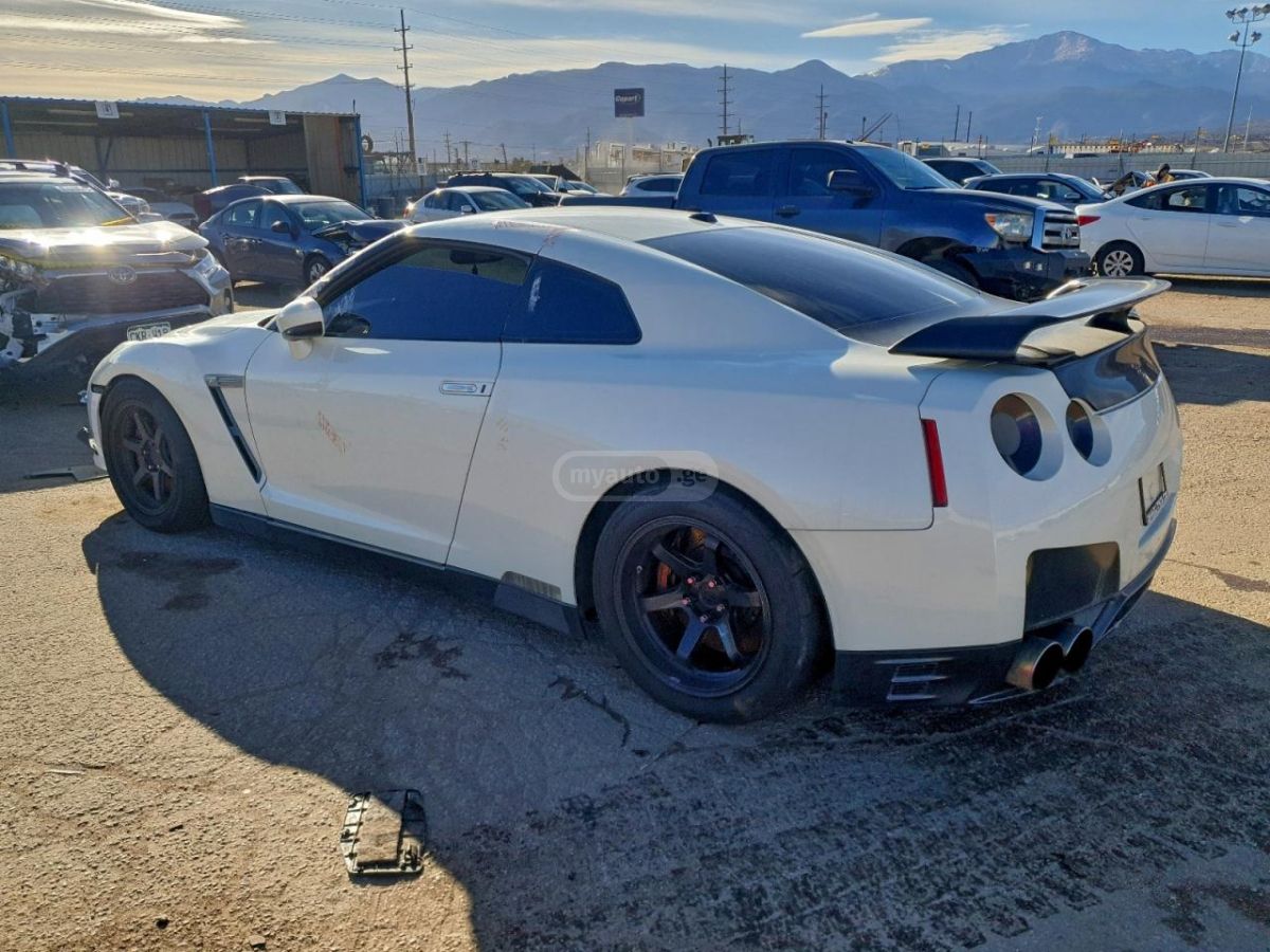 Nissan GT-R 2014 — photo 2