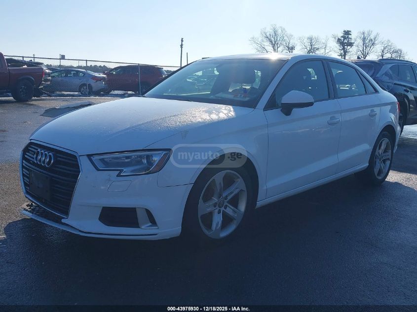 Audi A3 2018 — photo 2