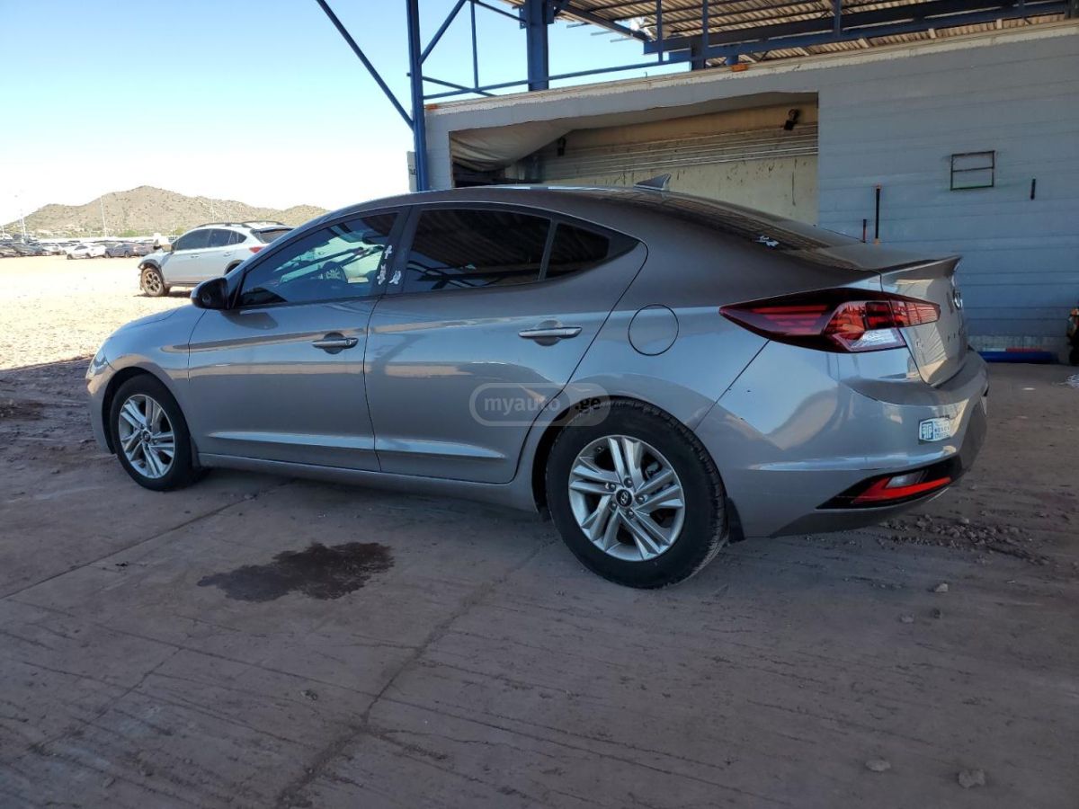 Hyundai Elantra 2020 — photo 2