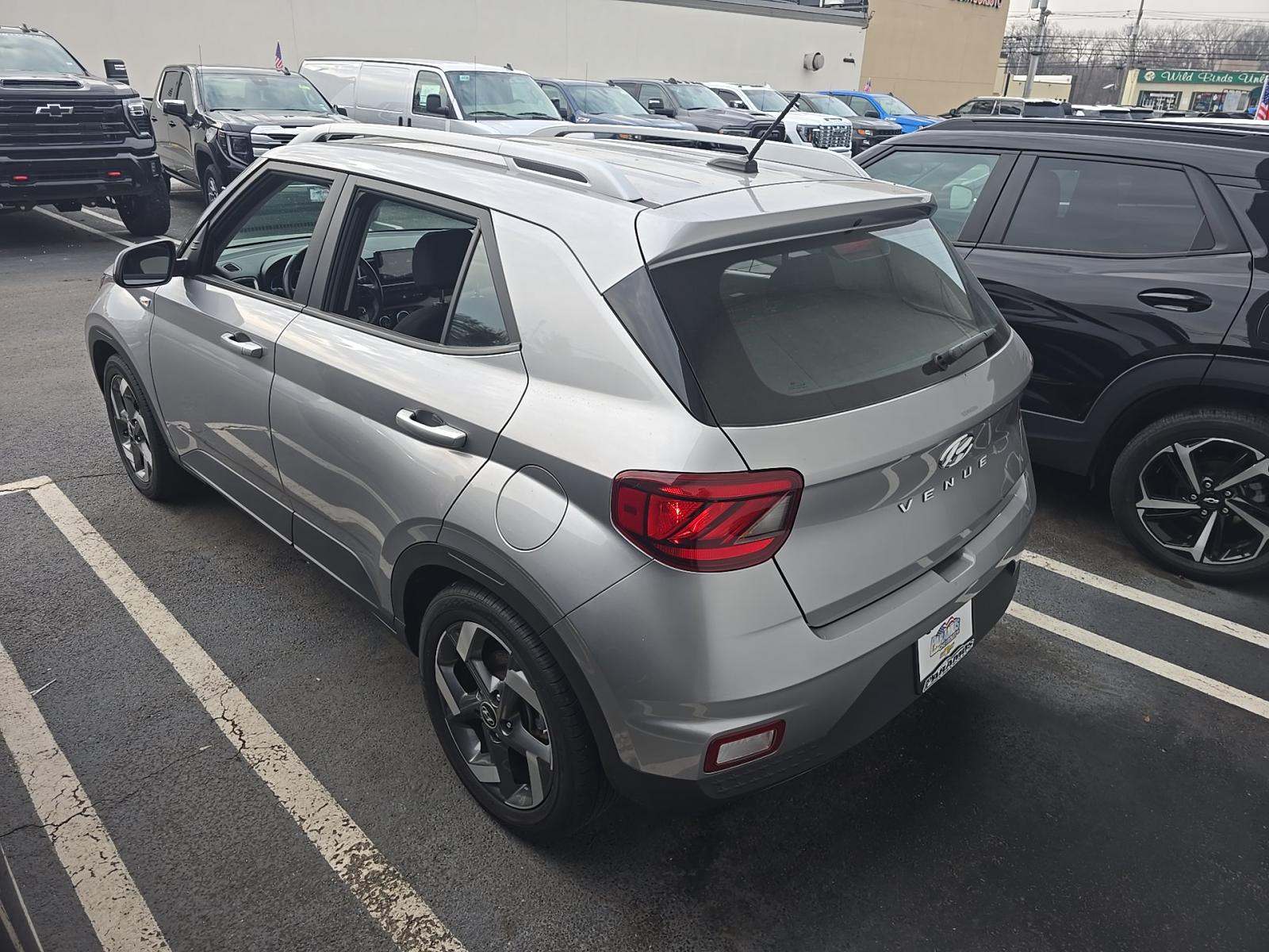 Hyundai venue 2023 — photo 2