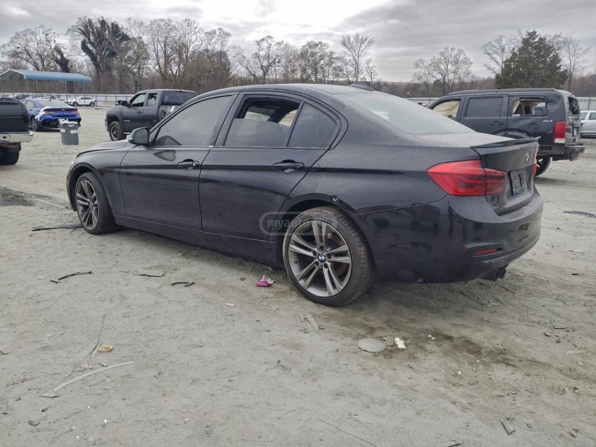 BMW 330 2017 — photo 2
