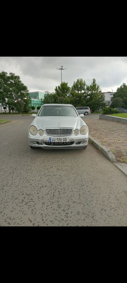 Mercedes-Benz E 350 2005 — photo 2