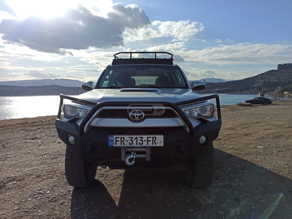 Toyota 4 Runner 2013 — photo 2