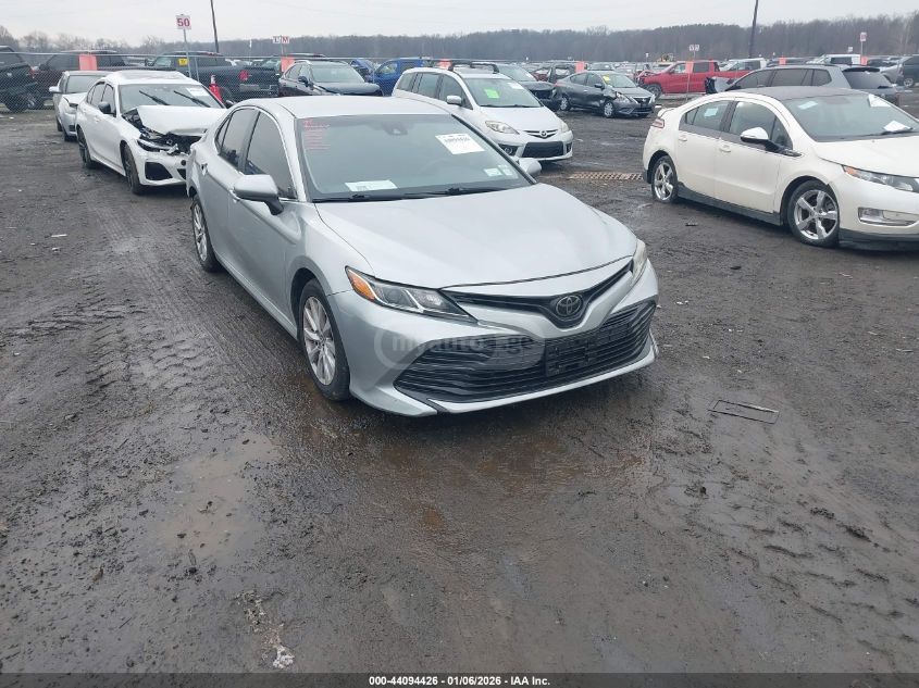 Toyota Camry 2018 — photo 2