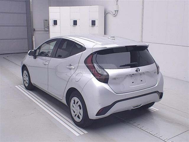 Toyota Aqua 2022 — photo 2