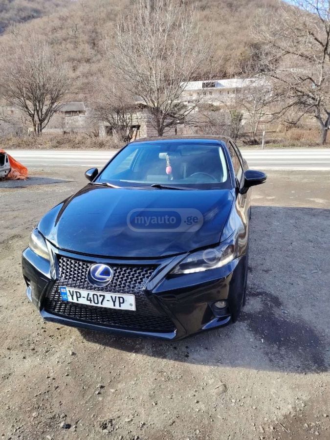 Lexus CT 200 h 2012 — photo 2