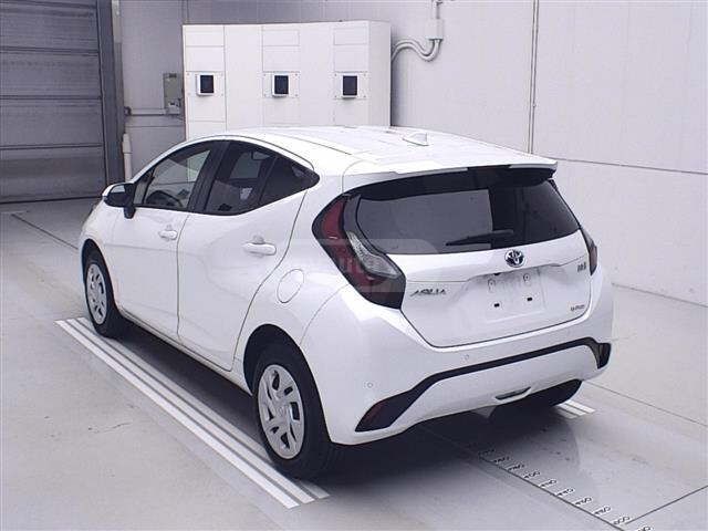 Toyota Aqua 2022 — photo 2