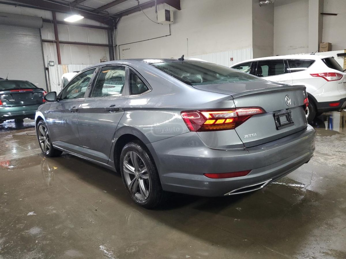 Volkswagen Jetta 2019 — photo 2