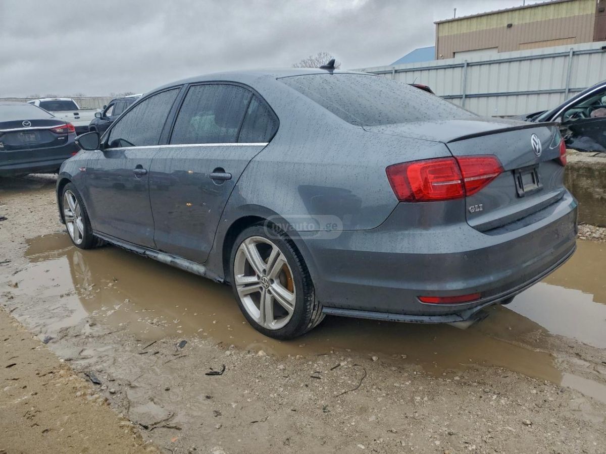 Volkswagen Jetta 2017 — photo 2