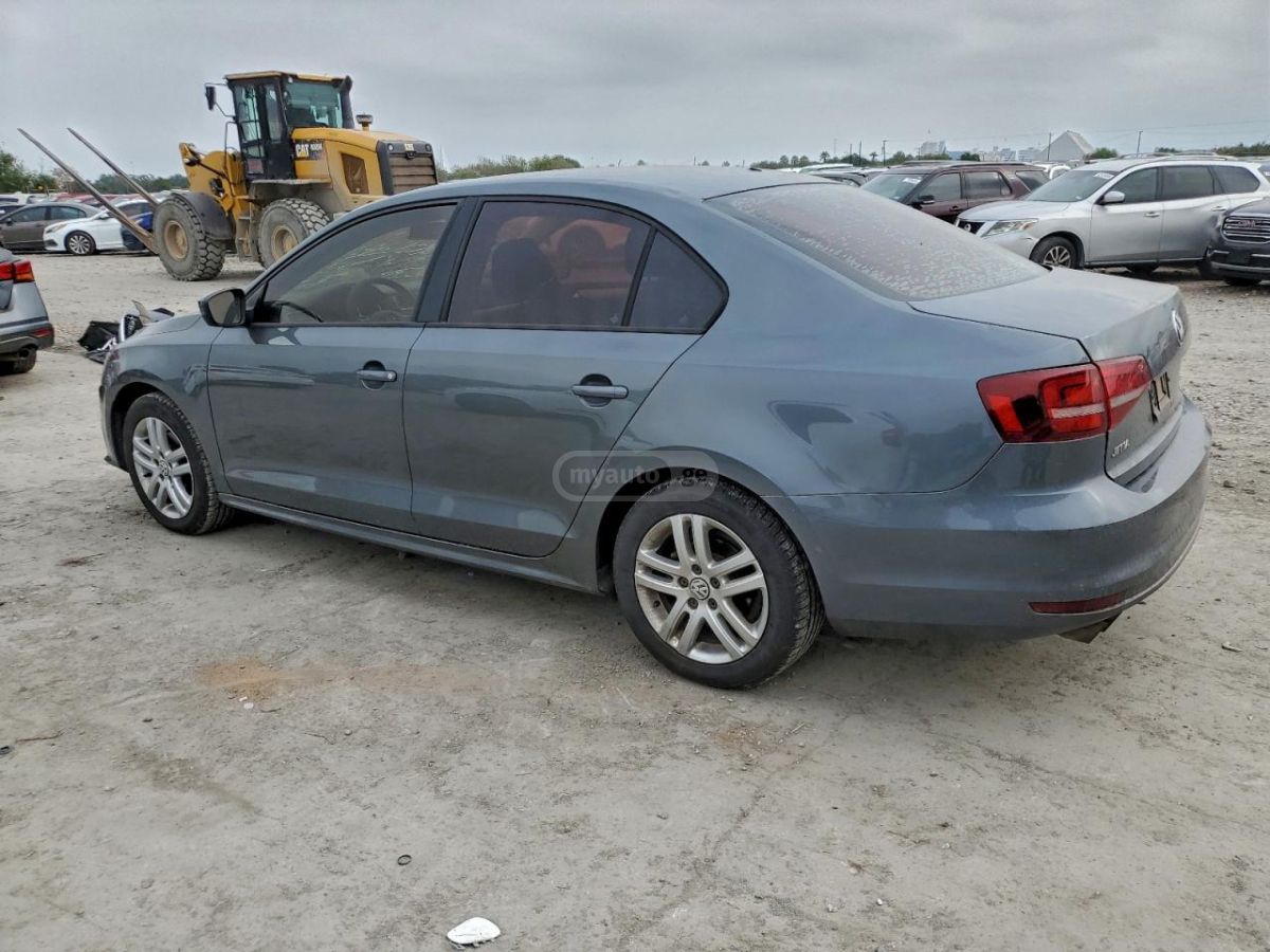 Volkswagen Jetta 2018 — photo 2