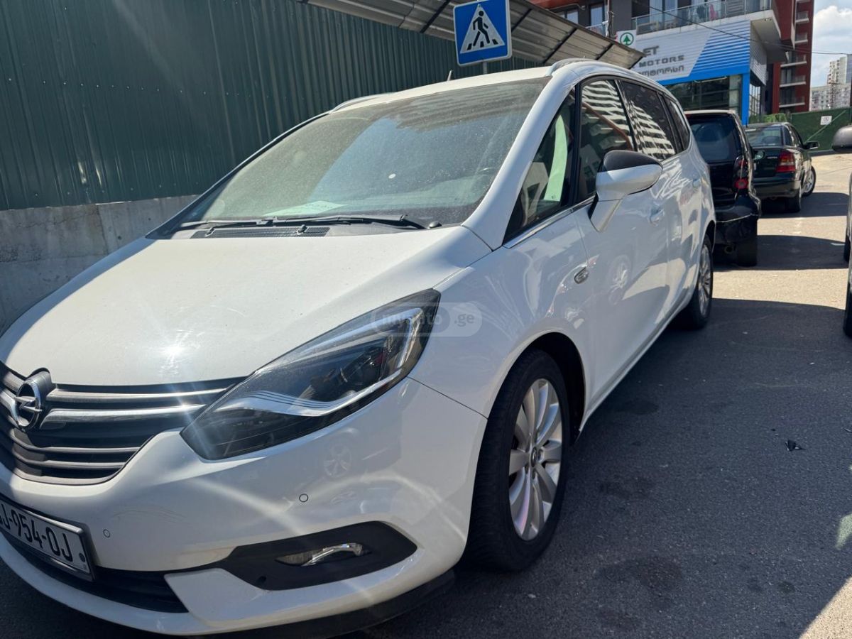 Opel Zafira 2019 — photo 2