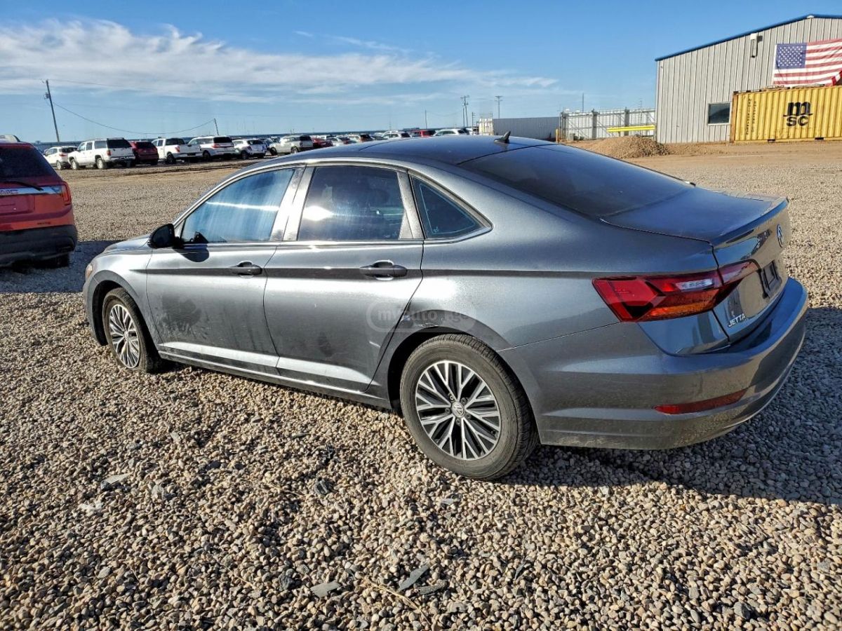 Volkswagen Jetta 2019 — photo 2