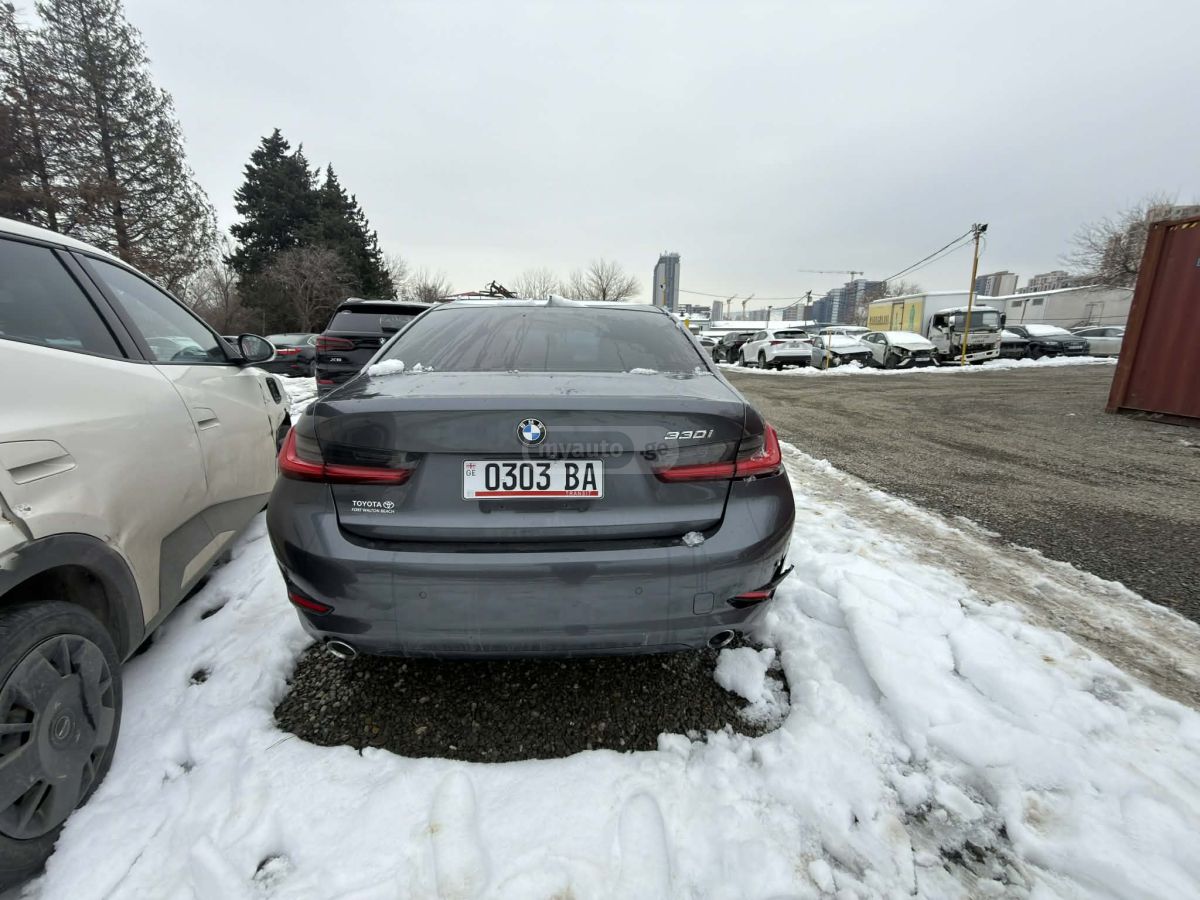 BMW 330 2019 — photo 2