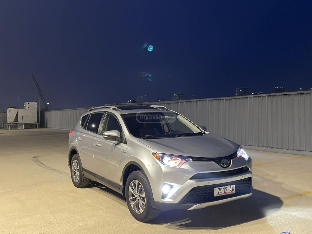 Toyota RAV4 2017 — photo 2