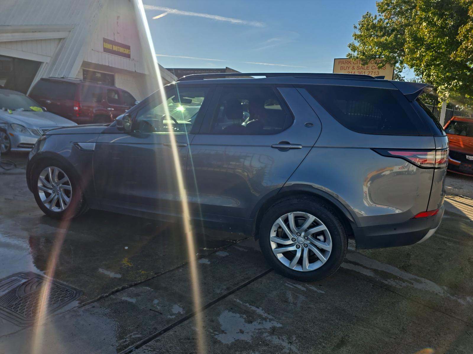 Land Rover Discovery 2017 — photo 2