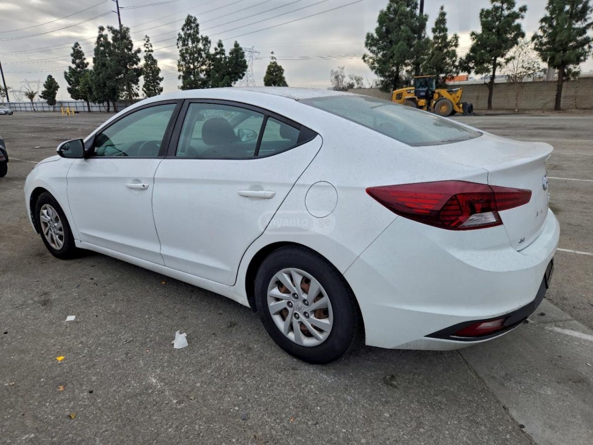 Hyundai Elantra 2019 — photo 2