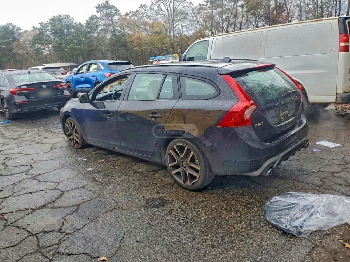 Volvo V60 2018 — photo 2