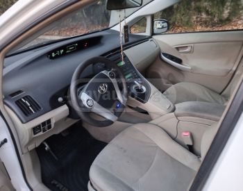 Toyota Prius 2010 — photo 2