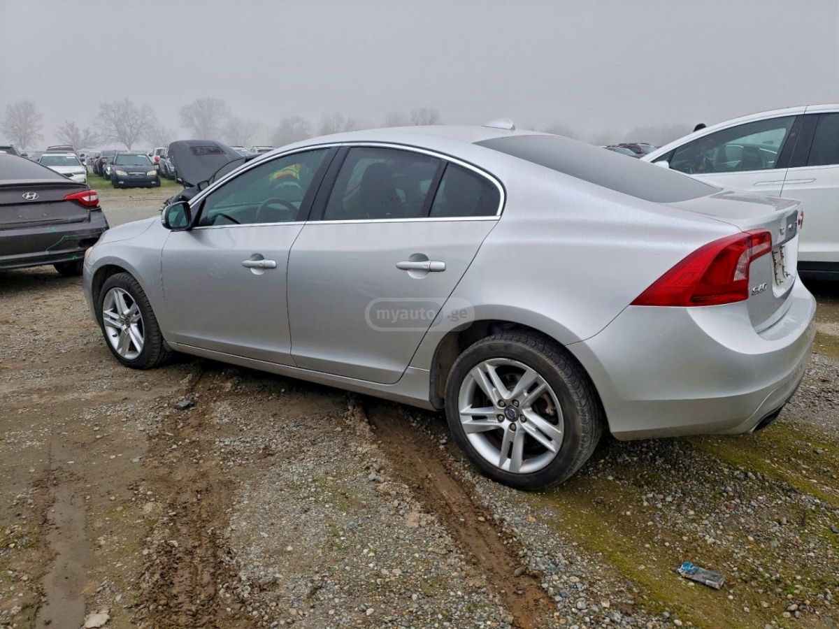 Volvo S60 2015 — photo 2