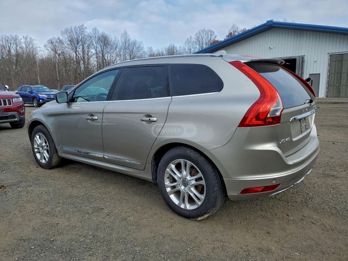 Volvo XC60 2016 — photo 2