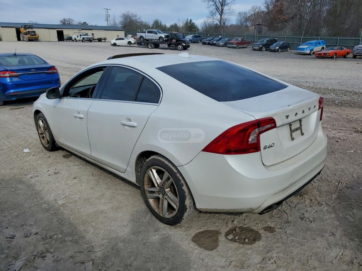 Volvo S60 2015 — photo 2