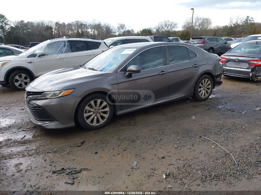 Toyota Camry 2019 — photo 2