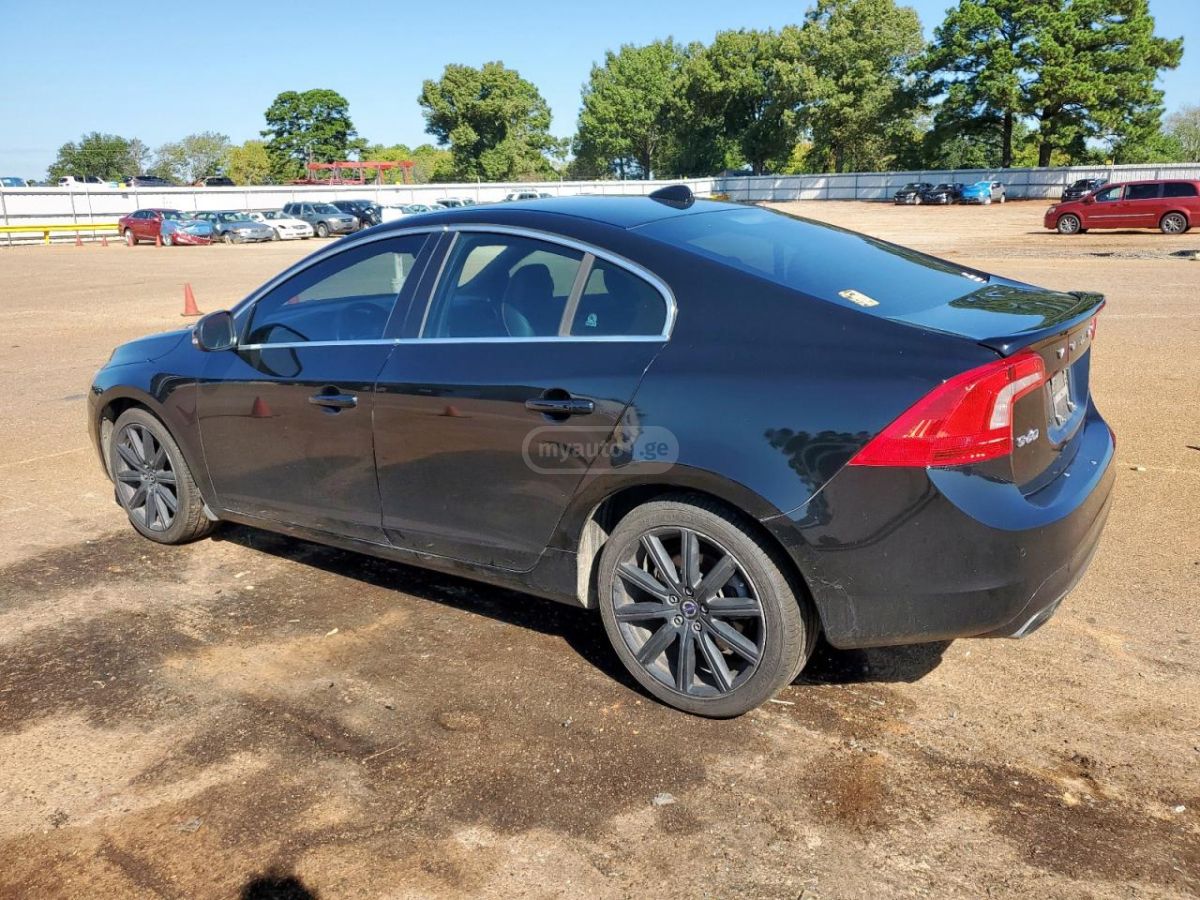 Volvo S60 2015 — photo 2